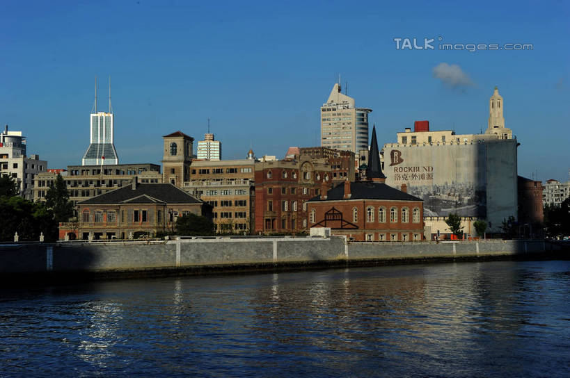 无人,博物馆,家,横图,室外,白天,正面,度假,河流,美景,水,城市风光,标志建筑,城市,地标,建筑,上海,中国,亚洲,阴影,研究,光线,信息,英文,标志,文字,影子,字符,字母,房屋,屋子,河水,景观,水流,云,云朵,公寓,建筑群,教育,云彩,娱乐,标识,建设,虹口区,黄浦江,洋房,楼房,布告,布告栏,住宅,蓝色,白云,蓝天,天空,阳光,天,享受,休闲,汉字,景色,放松,晴朗,展览,英文字母,申,通知,公告,传播,欣赏,中文,消息,陈列,东亚,上海市,上海邮政大楼,上海邮电大楼,上海邮政博物馆,中华人民共和国,沪,华东地区,国文,华文,典藏,公布栏,晴空,彩图,房子,春申江,上海邮政总局,shzxz1