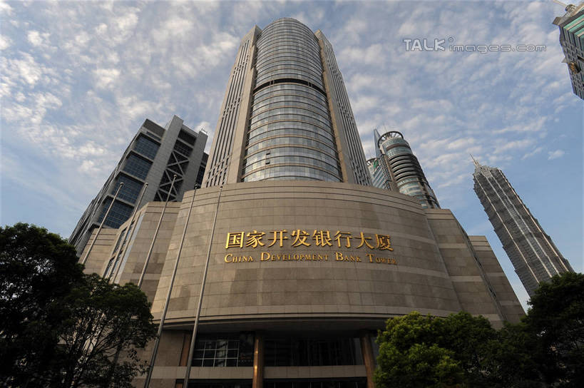 无人,高楼大厦,横图,室外,白天,仰视,度假,草地,草坪,美景,植物,城市风光,标志建筑,城市,大厦,地标,建筑,摩天大楼,上海,中国,亚洲,阴影,光线,影子,景观,云,云朵,建筑群,云彩,娱乐,建设,浦东,草,树,树木,蓝色,绿色,白云,蓝天,天空,阳光,自然,天,享受,休闲,景色,放松,生长,晴朗,成长,申,国家开发银行大厦,金融中心,陆家嘴,陆家嘴金融贸易区,浦东新区,东亚,上海市,中华人民共和国,沪,华东地区,晴空,彩图,低角度拍摄,大楼,高层建筑,高楼,摩天楼,shzxz1