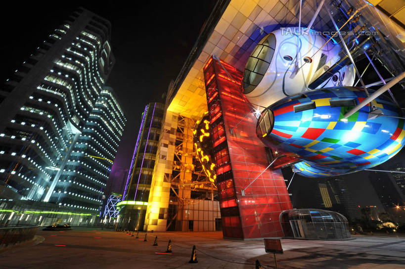 无人,高楼大厦,横图,室外,夜晚,仰视,度假,美景,城市风光,城市,大厦,建筑,摩天大楼,照明,上海,中国,亚洲,阴影,光线,彩灯,影子,景观,灯光,娱乐,浦东,灯,灯具,享受,休闲,景色,放松,花灯,照亮,申,照明设备,金融中心,陆家嘴,陆家嘴金融贸易区,浦东新区,东亚,上海市,中华人民共和国,沪,华东地区,彩图,低角度拍摄,大楼,高层建筑,高楼,摩天楼,国际航运金融大厦,上海国际航运金融大厦,shzxz1