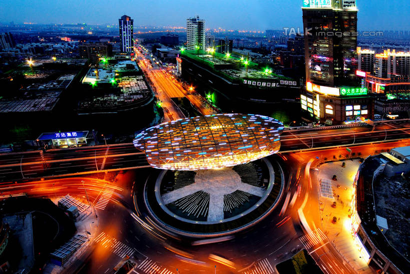 无人,高楼大厦,横图,俯视,室外,夜晚,度假,美景,城市风光,标志建筑,城市,大桥,大厦,道路,地标,建筑,立交桥,路,路灯,摩天大楼,桥梁,夜景,公路,汽车,照明,上海,中国,亚洲,阴影,光线,影子,景观,高架,建筑群,桥,灯光,交通,娱乐,建设,车,灯,交通工具,轿车,享受,休闲,景色,放松,照亮,申,照明设备,载具,高架桥,中环线,东亚,上海市,高架道路,跨线桥,中华人民共和国,沪,华东地区,立体交叉桥,马路,彩图,高角度拍摄,大楼,高层建筑,高楼,摩天楼,枢纽立交,系统立交桥,上海中环路,上海中环线,shzxz1