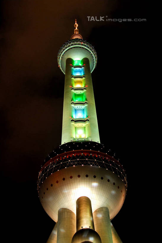 无人,竖图,彩色,室外,夜晚,仰视,度假,美景,城市风光,标志建筑,城市,地标,建筑,霓虹灯,夜景,上海,中国,亚洲,阴影,光线,影子,景观,建筑群,灯光,七彩,娱乐,光源,建设,东方明珠,浦东,霓虹,灯,享受,休闲,景色,放松,申,照明设备,电视塔,金融中心,陆家嘴,陆家嘴金融贸易区,浦东新区,东亚,东方明珠广播电视塔,东方明珠电视塔,上海市,中华人民共和国,沪,华东地区,氖灯,彩图,低角度拍摄,东方明珠塔,shzxz1