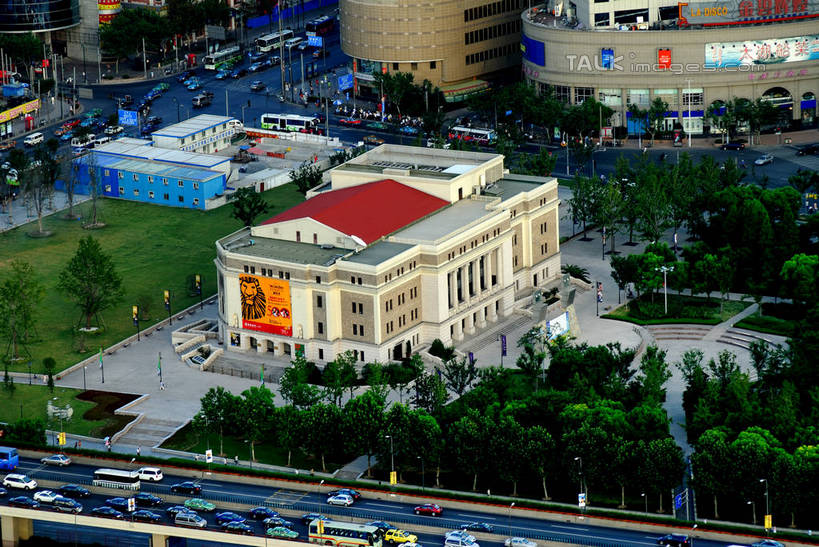 无人,高楼大厦,横图,全景,俯视,航拍,室外,白天,度假,美景,天际线,城市风光,标志建筑,城市,大桥,大厦,道路,地标,建筑,剧院,路,摩天大楼,桥梁,公路,汽车,上海,中国,亚洲,阴影,光线,影子,景观,高架,建筑群,桥,分界线,停车线,交通,娱乐,建设,车,阳光,交通工具,轿车,享受,休闲,景色,放松,车行道,车行道分界线,申,鸟瞰,载具,标线,高架桥,黄浦区,东亚,车行线,上海音乐厅,上海市,高架道路,跨线桥,中华人民共和国,沪,华东地区,马路,彩图,高角度拍摄,大楼,高层建筑,高楼,剧场,摩天楼,shzxz1