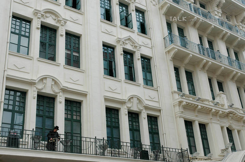 无人,家,栏杆,横图,室外,白天,仰视,度假,美景,窗户,城市风光,城市,上海,中国,亚洲,扶手,房屋,屋子,景观,公寓,娱乐,洋房,护栏,楼房,玻璃窗,住宅,南京路,享受,休闲,景色,放松,南京路步行街,申,黄浦区,东亚,上海市,中华人民共和国,沪,华东地区,彩图,低角度拍摄,房子,shzxz1