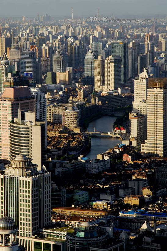 无人,博物馆,高楼大厦,竖图,全景,俯视,航拍,室外,白天,度假,美景,天际线,城市风光,标志建筑,城市,大厦,地标,建筑,剧院,摩天大楼,上海,中国,亚洲,阴影,研究,光线,影子,景观,云,云朵,建筑群,教育,云彩,娱乐,建设,蓝色,白云,蓝天,天空,阳光,南京路,天,享受,休闲,景色,放松,南京路步行街,南京东路,晴朗,展览,申,鸟瞰,欣赏,陈列,黄浦区,东亚,上海市,中华人民共和国,沪,华东地区,典藏,晴空,彩图,高角度拍摄,大楼,高层建筑,高楼,剧场,摩天楼,上海世茂国际广场,世贸国际广场,shzxz1