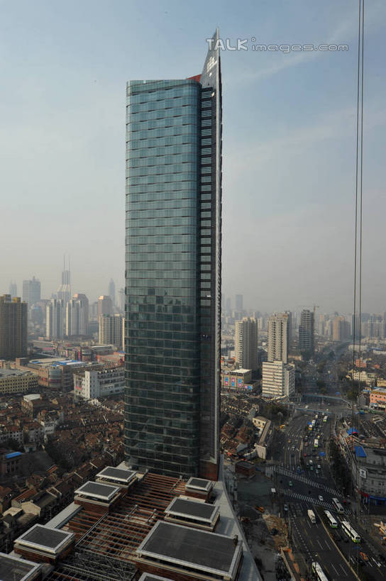 无人,家,高楼大厦,竖图,全景,俯视,航拍,室外,白天,度假,美景,天际线,城市风光,标志建筑,城市,大厦,地标,建筑,摩天大楼,上海,中国,亚洲,阴影,光线,影子,房屋,屋子,景观,公寓,娱乐,建设,虹口区,洋房,楼房,住宅,蓝色,蓝天,天空,阳光,天,享受,休闲,景色,放松,晴朗,申,鸟瞰,北外滩,东亚,上海市,四川北路,万里无云,中华人民共和国,沪,华东地区,晴空,晴空万里,彩图,高角度拍摄,房子,大楼,高层建筑,高楼,摩天楼,上海中信广场,shzxz1