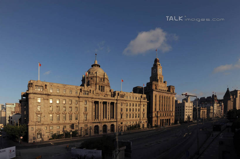 无人,餐厅,高楼大厦,横图,室外,白天,正面,度假,美景,植物,城市风光,标志建筑,城市,大厦,地标,建筑,摩天大楼,上海,中国,亚洲,阴影,光线,影子,景观,云,云朵,云彩,娱乐,建设,黄浦江,树,树木,蓝色,绿色,白云,蓝天,天空,阳光,自然,外滩,天,享受,休闲,景色,放松,南京东路,生长,晴朗,成长,申,和平饭店,黄浦区,东亚,浦东发展银行大楼,上海海关大楼,友邦大厦,海关大楼,沙逊大厦,中山东一路,上海市,中华人民共和国,沪,华东地区,晴空,彩图,餐馆,大楼,饭店,饭馆,高层建筑,高楼,摩天楼,黄埔滩,上海外滩,外黄埔滩,shzxz1