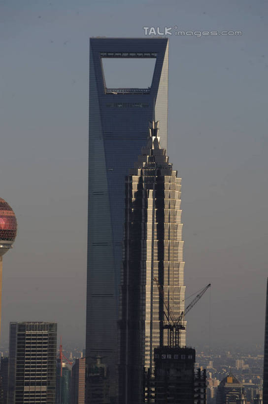 无人,高楼大厦,竖图,室外,白天,正面,度假,美景,城市风光,标志建筑,城市,大厦,地标,建筑,摩天大楼,上海,中国,亚洲,阴影,光线,影子,景观,娱乐,建设,金茂大厦,浦东,蓝色,蓝天,天空,阳光,天,享受,休闲,景色,放松,环球金融中心,晴朗,申,金融中心,陆家嘴,陆家嘴金融贸易区,浦东新区,上海环球金融中心,东亚,上海市,万里无云,中华人民共和国,沪,华东地区,金茂大楼,环球金融中心大厦,晴空,晴空万里,彩图,大楼,高层建筑,高楼,摩天楼,shzxz1