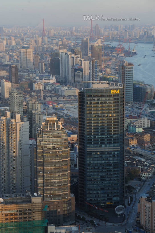 无人,家,高楼大厦,码头,竖图,全景,俯视,航拍,室外,白天,度假,河流,美景,日落,水,天际线,城市风光,标志建筑,城市,大桥,大厦,地标,港口,建筑,立交桥,轮船,摩天大楼,桥梁,船,上海,中国,亚洲,阴影,光线,影子,房屋,屋子,河水,景观,水流,晚霞,霞光,落日,高架,公寓,斜拉桥,桥,娱乐,建设,黄浦江,洋房,楼房,住宅,蓝色,蓝天,天空,阳光,黄昏,交通工具,天,享受,休闲,景色,彩霞,放松,杨浦大桥,晴朗,申,鸟瞰,载具,杨浦区,东亚,上海市,万里无云,中华人民共和国,沪,华东地区,夕照,薄暮,晴空,晴空万里,夕阳,彩图,高角度拍摄,傍晚,房子,摆渡口,埠头,大楼,渡口,渡头,港湾,高层建筑,高楼,海港,货运码头,口岸,摩天楼,商港,宁国路,春申江,斜阳,shzxz1