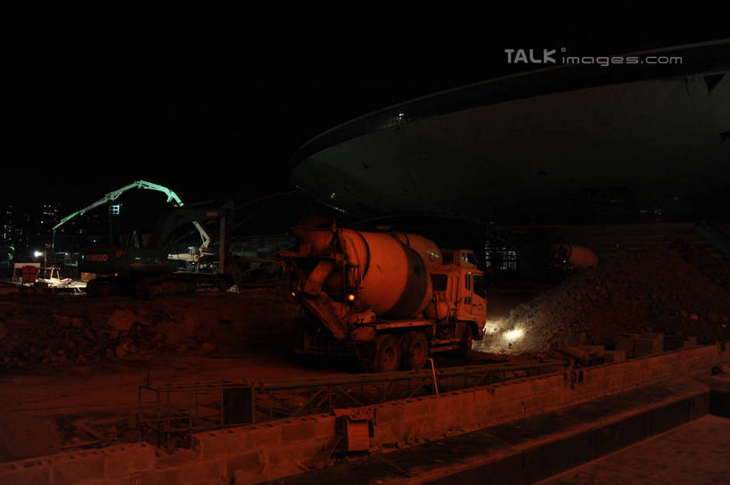 无人,横图,室外,夜晚,正面,度假,美景,城市风光,城市,夜景,汽车,上海,中国,亚洲,阴影,光线,影子,景观,灯光,娱乐,车,建筑工地,交通工具,享受,休闲,机械,工程车,景色,放松,挖掘机,申,载具,挖土机,油罐车,东亚,上海市,中华人民共和国,沪,华东地区,地盘,建筑地盘,施工地盘,交通运输,农用机械,电脑税控加油车,拉油车,流动加油车,石油运输车,食用油运输车,引油槽车,运油车,装油车,彩图,工地,shzxz1