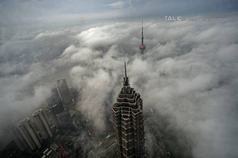 无人,高楼大厦,横图,俯视,航拍,室外,白天,度假,美景,雾,城市风光,标志建筑,城市,大厦,地标,建筑,摩天大楼,上海,中国,亚洲,朦胧,模糊,景观,云,云朵,云彩,娱乐,建设,东方明珠,金茂大厦,浦东,白云,享受,休闲,景色,放松,申,迷雾,鸟瞰,金融中心,陆家嘴,陆家嘴金融贸易区,浦东新区,东亚,东方明珠广播电视塔,东方明珠电视塔,上海市,中华人民共和国,沪,华东地区,金茂大楼,大雾,彩图,高角度拍摄,大楼,高层建筑,高楼,摩天楼,shzxz1