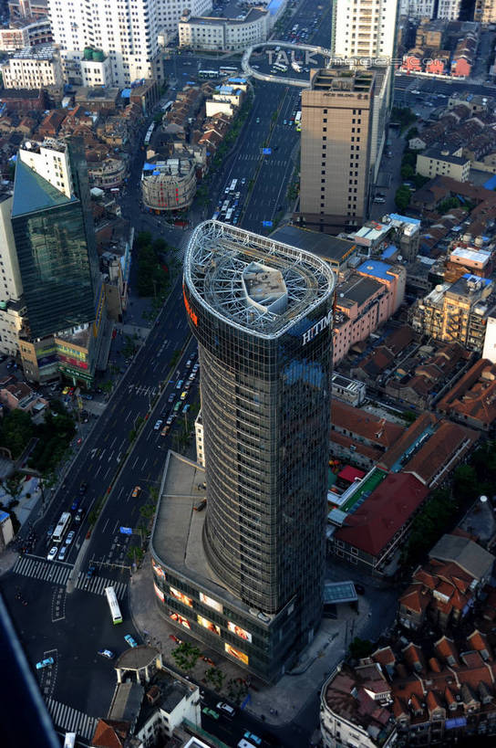 无人,家,高楼大厦,竖图,俯视,航拍,室外,白天,度假,美景,植物,城市风光,标志建筑,城市,大厦,道路,地标,建筑,路,摩天大楼,公路,上海,中国,亚洲,阴影,光线,影子,房屋,屋子,景观,公寓,交通,娱乐,建设,虹口区,洋房,楼房,住宅,树,树木,绿色,阳光,自然,享受,休闲,景色,放松,生长,成长,申,鸟瞰,东亚,上海市,海泰国际大厦,四川北路,中华人民共和国,沪,华东地区,马路,彩图,高角度拍摄,房子,大楼,高层建筑,高楼,摩天楼,shzxz1