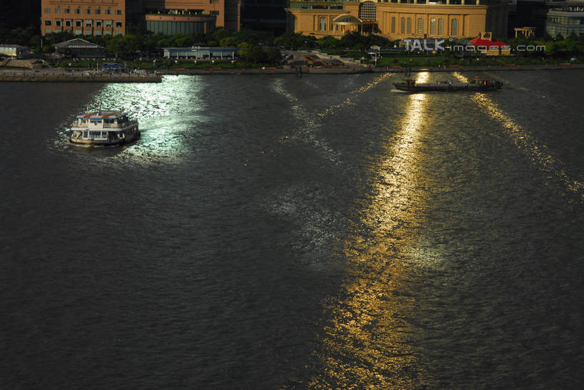 无人,横图,俯视,室外,白天,度假,河流,美景,水,植物,城市风光,城市,船,上海,中国,亚洲,阴影,波纹,光线,影子,河水,景观,水流,涟漪,娱乐,黄浦江,游轮,游船,树,树木,绿色,倒影,水纹,阳光,自然,交通工具,邮轮,波浪,享受,休闲,景色,放松,生长,成长,申,倒映,载具,东亚,上海市,中华人民共和国,沪,华东地区,水晕,旅游船,反照,彩图,高角度拍摄,春申江,shzxz1