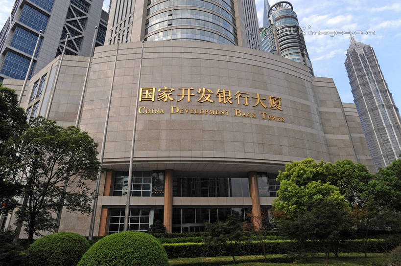 无人,高楼大厦,横图,室外,白天,仰视,度假,美景,植物,城市风光,标志建筑,城市,大厦,地标,建筑,摩天大楼,上海,中国,亚洲,阴影,光线,标志,文字,影子,字符,墙,景观,云,云朵,云彩,娱乐,标识,建设,浦东,墙壁,墙面,树,树木,蓝色,绿色,白云,蓝天,天空,阳光,自然,天,享受,休闲,汉字,景色,放松,生长,晴朗,成长,申,中文,国家开发银行大厦,金融中心,陆家嘴,陆家嘴金融贸易区,浦东新区,东亚,上海市,中华人民共和国,沪,华东地区,国文,华文,晴空,彩图,低角度拍摄,大楼,高层建筑,高楼,摩天楼,浦东发展银行大厦,shzxz1