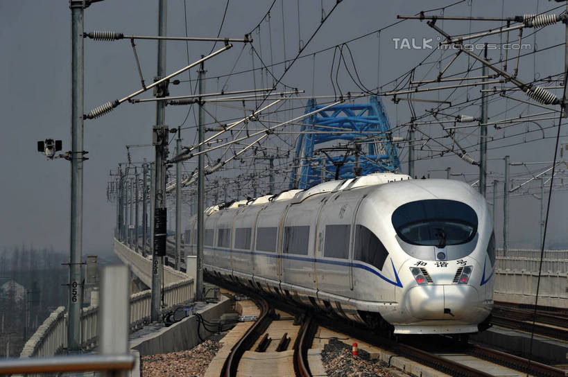 无人,横图,室外,白天,正面,度假,美景,城市风光,城市,地铁,路,铁路,上海,中国,亚洲,阴影,电力,光线,电线,电线杆,线,影子,景观,电能,轨道,轨道交通,交通,铁轨,线路,娱乐,蓝色,蓝天,天空,阳光,天,享受,休闲,景色,放松,运输,晴朗,电,电源,申,能量,东亚,安亭,上海市,嘉定区,万里无云,中华人民共和国,沪,华东地区,晴空,晴空万里,彩图,地铁机动车,地下铁,轻轨,安亭北站,安亭镇,shzxz1