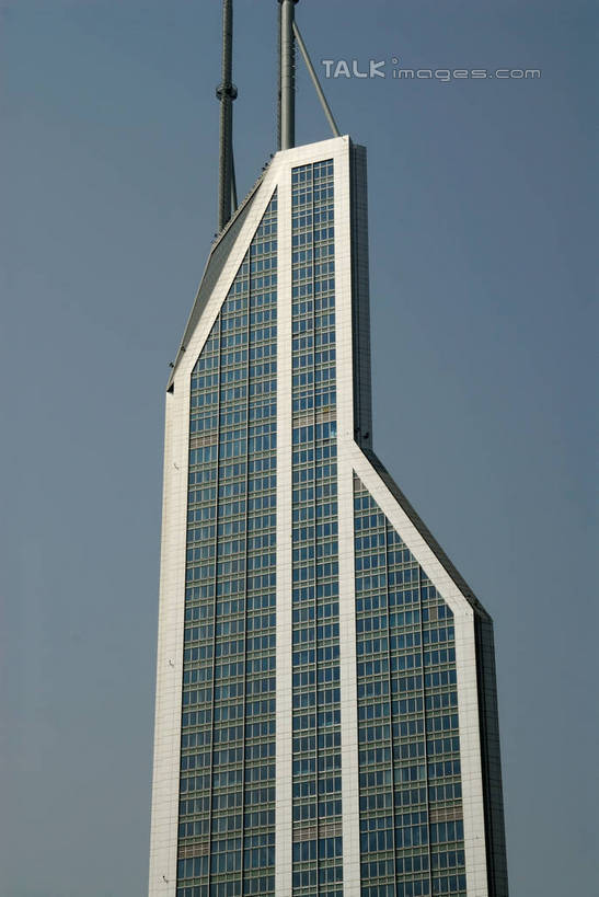 无人,高楼大厦,竖图,室外,白天,仰视,度假,美景,城市风光,标志建筑,城市,大厦,地标,建筑,摩天大楼,上海,中国,亚洲,阴影,光线,影子,墙,景观,娱乐,建设,墙壁,墙面,蓝色,蓝天,天空,阳光,南京路,天,享受,休闲,景色,放松,南京路步行街,南京东路,晴朗,申,黄浦区,东亚,上海市,万里无云,中华人民共和国,沪,华东地区,晴空,晴空万里,彩图,低角度拍摄,大楼,高层建筑,高楼,摩天楼,上海世茂国际广场,世贸国际广场,shzxz1