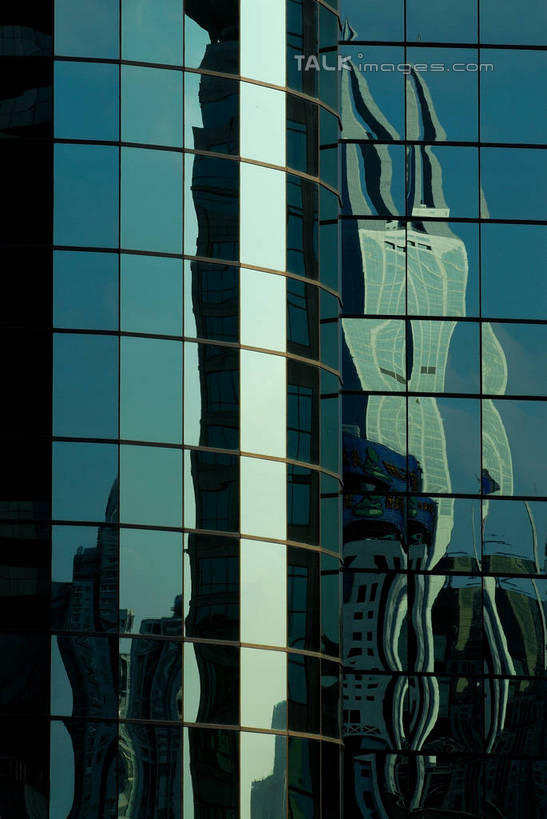 无人,高楼大厦,竖图,室外,白天,正面,度假,美景,窗户,落地窗,城市风光,城市,大厦,建筑,摩天大楼,阴影,光线,影子,景观,娱乐,建设,玻璃窗,阳光,享受,休闲,景色,放松,玻璃幕墙,彩图,大楼,高层建筑,高楼,摩天楼,shzxz1