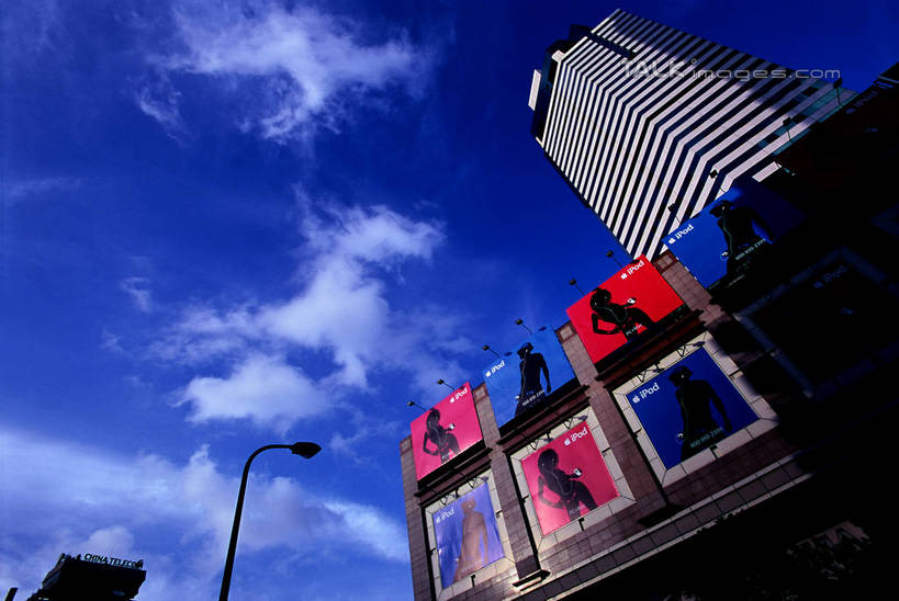 无人,高楼大厦,横图,室外,白天,仰视,度假,美景,城市风光,标志建筑,城市,大厦,地标,建筑,路灯,摩天大楼,照明,阴影,光线,信息,影子,景观,云,云朵,灯光,云彩,娱乐,建设,海报,广告,灯,蓝色,白云,蓝天,天空,阳光,天,享受,休闲,景色,放松,晴朗,照亮,照明设备,宣传,晴空,彩图,低角度拍摄,大楼,高层建筑,高楼,摩天楼,招贴,shzxz1