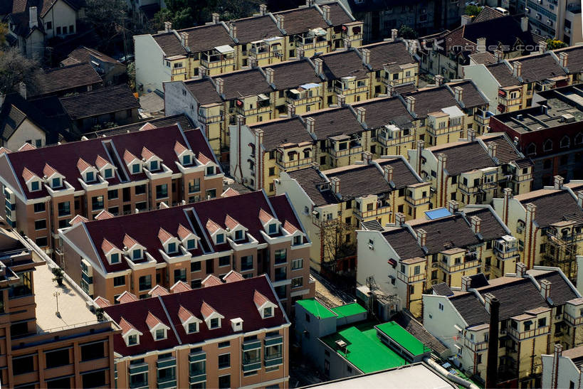 无人,家,横图,俯视,航拍,室外,白天,旅游,度假,美景,城市风光,标志建筑,城市,地标,建筑,上海,中国,亚洲,阴影,光线,瓦片,影子,房屋,屋顶,屋子,景观,公寓,顶棚,瓦,娱乐,建设,洋房,楼房,住宅,阳光,享受,休闲,景色,放松,建造,申,鸟瞰,东亚,屋瓦,静安区,上海市,华山路,大胜胡同,中华人民共和国,沪,华东地区,彩图,高角度拍摄,房子,shzxz1