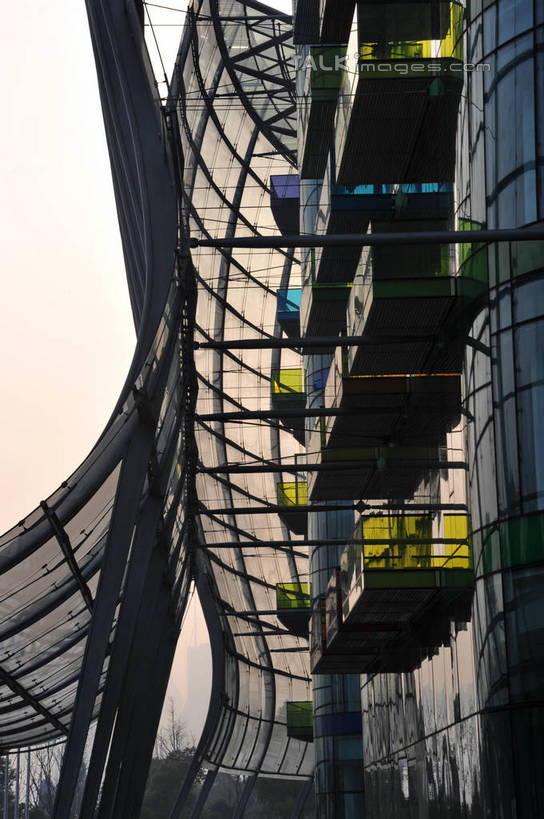 无人,高楼大厦,竖图,室外,白天,仰视,度假,美景,城市风光,标志建筑,城市,大厦,地标,建筑,摩天大楼,上海,中国,亚洲,景观,娱乐,建设,浦东,蓝色,蓝天,天空,天,享受,休闲,景色,放松,晴朗,申,金融中心,陆家嘴,陆家嘴金融贸易区,浦东新区,东亚,上海市,万里无云,中华人民共和国,沪,华东地区,晴空,晴空万里,彩图,低角度拍摄,大楼,高层建筑,高楼,摩天楼,国际航运金融大厦,上海国际航运金融大厦,shzxz1