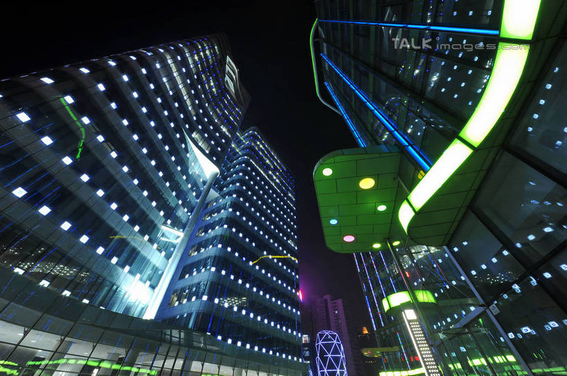 无人,高楼大厦,横图,彩色,室外,夜晚,仰视,度假,美景,城市风光,标志建筑,城市,大厦,地标,建筑,摩天大楼,霓虹灯,夜景,上海,中国,亚洲,阴影,光线,影子,墙,景观,灯光,七彩,娱乐,光源,建设,浦东,霓虹,墙壁,墙面,灯,享受,休闲,景色,放松,申,照明设备,金融中心,陆家嘴,陆家嘴金融贸易区,浦东新区,东亚,上海市,中华人民共和国,沪,华东地区,氖灯,彩图,低角度拍摄,大楼,高层建筑,高楼,摩天楼,国际航运金融大厦,上海国际航运金融大厦,shzxz1