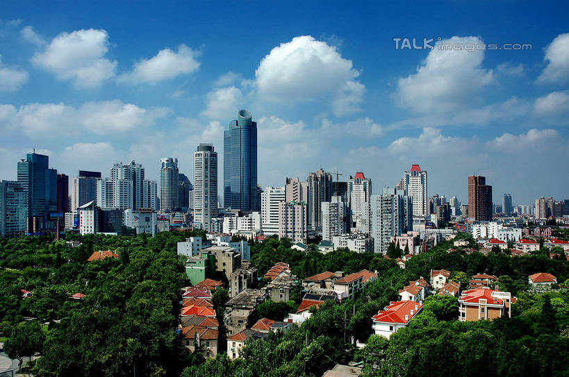 无人,家,高楼大厦,横图,全景,俯视,航拍,室外,白天,度假,美景,天际线,植物,城市风光,城市,大厦,建筑,摩天大楼,上海,中国,亚洲,阴影,光线,影子,房屋,屋子,景观,云,云朵,公寓,云彩,娱乐,建设,洋房,楼房,住宅,树,树木,蓝色,绿色,白云,蓝天,天空,阳光,自然,天,享受,休闲,景色,放松,生长,晴朗,成长,申,鸟瞰,东亚,徐汇区,上海市,衡山路,中华人民共和国,沪,华东地区,晴空,彩图,高角度拍摄,房子,大楼,高层建筑,高楼,摩天楼,shzxz1