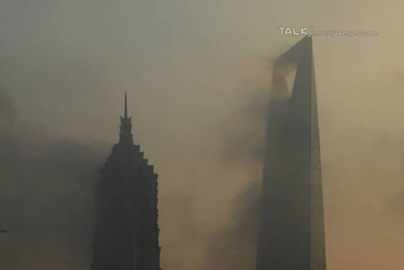 无人,高楼大厦,横图,室外,白天,仰视,度假,美景,雾,城市风光,标志建筑,城市,大厦,地标,建筑,摩天大楼,上海,中国,亚洲,朦胧,模糊,景观,阴天,娱乐,建设,金茂大厦,浦东,享受,休闲,景色,放松,环球金融中心,申,迷雾,柏悦酒店,金融中心,陆家嘴,陆家嘴金融贸易区,浦东新区,上海环球金融中心,东亚,上海市,中华人民共和国,沪,华东地区,金茂大楼,环球金融中心大厦,大雾,彩图,低角度拍摄,大楼,高层建筑,高楼,摩天楼,shzxz1