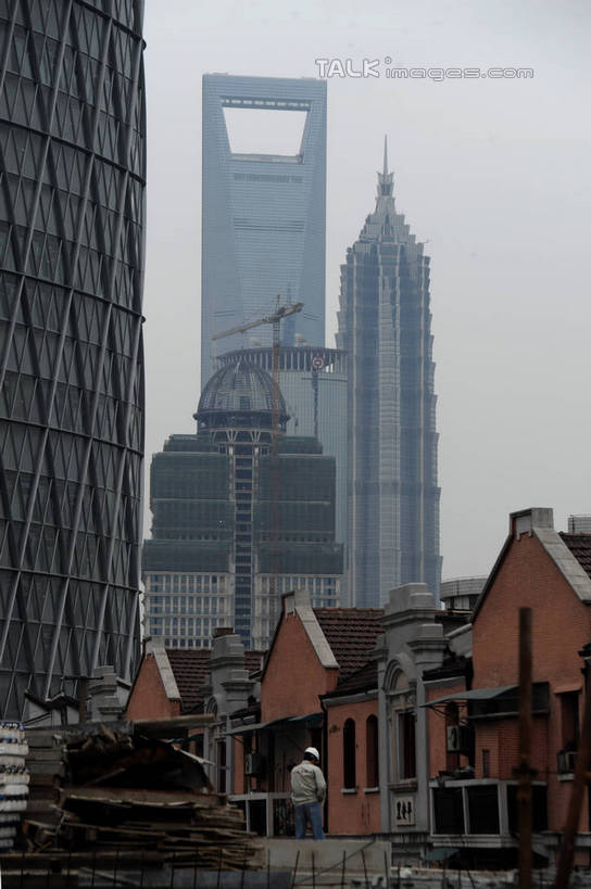 无人,家,高楼大厦,竖图,室外,白天,仰视,度假,美景,城市风光,标志建筑,城市,大厦,地标,建筑,摩天大楼,上海,中国,亚洲,房屋,屋子,景观,公寓,娱乐,建设,金茂大厦,浦东,洋房,楼房,住宅,天空,天,享受,休闲,景色,放松,环球金融中心,申,柏悦酒店,金融中心,陆家嘴,陆家嘴金融贸易区,浦东新区,上海环球金融中心,东亚,上海市,中华人民共和国,沪,华东地区,金茂大楼,环球金融中心大厦,彩图,低角度拍摄,房子,大楼,高层建筑,高楼,摩天楼,shzxz1