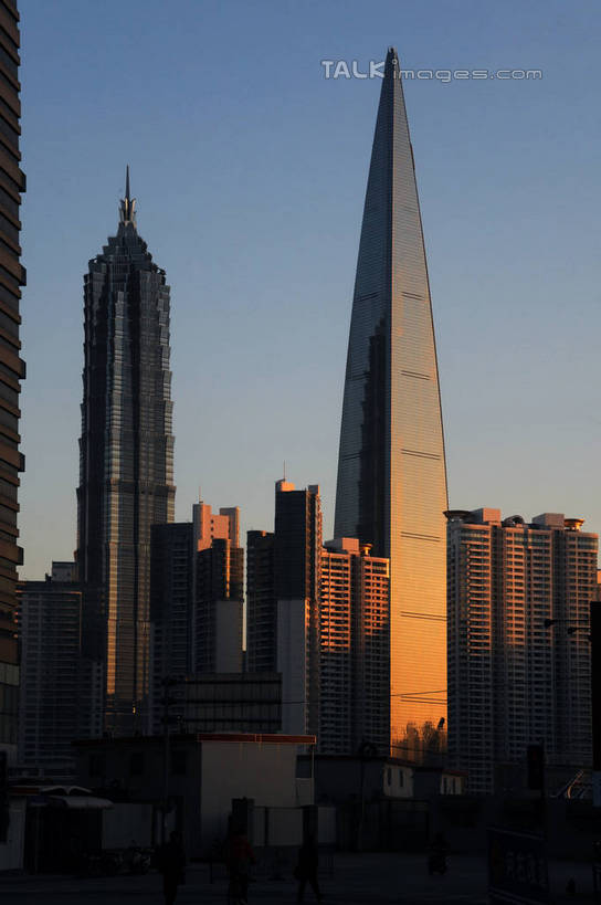 无人,高楼大厦,竖图,室外,白天,仰视,度假,美景,城市风光,标志建筑,城市,大厦,地标,建筑,摩天大楼,上海,中国,亚洲,阴影,光线,影子,景观,娱乐,建设,金茂大厦,浦东,蓝色,蓝天,天空,阳光,天,享受,休闲,景色,放松,环球金融中心,晴朗,申,柏悦酒店,金融中心,陆家嘴,陆家嘴金融贸易区,浦东新区,上海环球金融中心,东亚,上海市,万里无云,中华人民共和国,沪,华东地区,金茂大楼,环球金融中心大厦,晴空,晴空万里,彩图,低角度拍摄,大楼,高层建筑,高楼,摩天楼,shzxz1