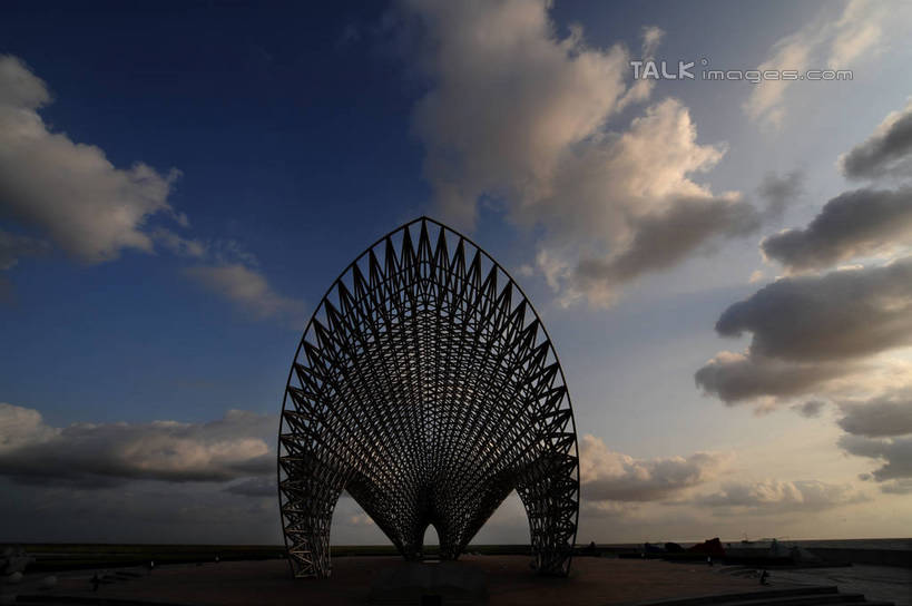 无人,横图,室外,白天,仰视,度假,美景,日落,城市风光,城市,雕塑,上海,中国,亚洲,阴影,艺术,装饰,光线,雕刻,雕像,影子,景观,晚霞,霞光,落日,娱乐,浦东,阳光,黄昏,工艺品,享受,休闲,景色,彩霞,放松,纪念,临港新城,美术,申,主题,陈列,浦东新区,东亚,上海市,中华人民共和国,沪,华东地区,功能,美学,夕照,薄暮,夕阳,彩图,低角度拍摄,傍晚,斜阳,shzxz1