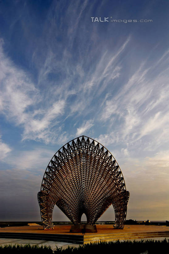 无人,竖图,室外,白天,正面,度假,美景,日落,城市风光,城市,雕塑,上海,中国,亚洲,阴影,艺术,装饰,光线,雕刻,雕像,影子,景观,晚霞,霞光,落日,背光,娱乐,浦东,阳光,黄昏,工艺品,享受,休闲,景色,彩霞,放松,纪念,临港新城,滴水湖,美术,申,主题,逆光,陈列,浦东新区,东亚,上海市,南汇嘴观海公园,中华人民共和国,沪,华东地区,功能,美学,夕照,薄暮,夕阳,彩图,傍晚,斜阳,shzxz1