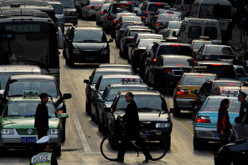 东方人,走,横图,俯视,室外,白天,度假,美景,城市风光,城市,道路,路,公路,自行车,汽车,上海,中国,亚洲,行人,阴影,服装,光线,影子,景观,交通,许多人,拥堵,拥挤,休闲装,黄种人,娱乐,路人,车,脚踏车,衣服,阳光,交通工具,轿车,南京路,一群人,享受,休闲,休闲服,景色,放松,服饰,南京路步行街,堵车,塞车,申,载具,黄浦区,东亚,上海市,中华人民共和国,沪,华东地区,过客,男人,男性,年轻男性,年轻女性,女人,女性,亚洲人,马路,步行,散步,走路,半身,彩图,高角度拍摄,shzxz1