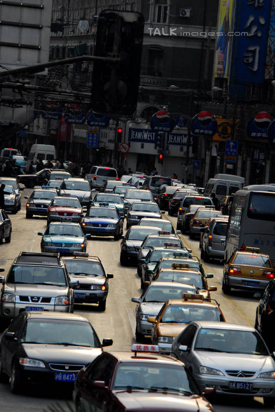 无人,高楼大厦,商店,竖图,室外,白天,正面,购物,度假,消费,美景,植物,城市风光,标志建筑,超市,城市,大厦,道路,地标,建筑,路,摩天大楼,商场,公路,汽车,上海,中国,亚洲,阴影,光线,影子,景观,交通,拥堵,拥挤,娱乐,建设,车,树,树木,绿色,阳光,自然,交通工具,轿车,南京路,享受,休闲,景色,放松,金融,百货,南京路步行街,生长,成长,堵车,塞车,申,载具,选购,贸易,百货公司,黄浦区,东亚,上海市,中华人民共和国,沪,华东地区,血拼,马路,彩图,大楼,高层建筑,高楼,购物商场,购物中心,摩天楼,商业中心,shzxz1