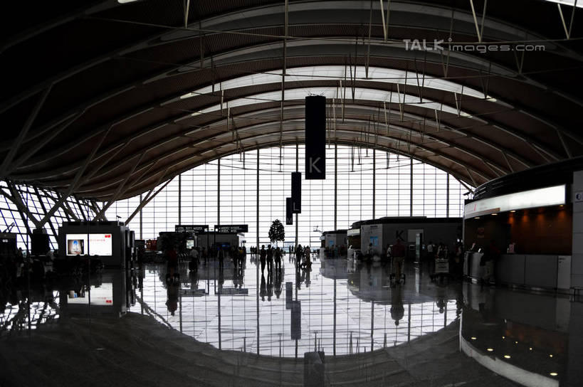 无人,机场,横图,室内,白天,正面,度假,美景,窗户,落地窗,城市风光,城市,飞机场,上海,中国,亚洲,阴影,反射,影子,景观,娱乐,浦东,玻璃窗,浦东国际机场,浦东机场,享受,休闲,景色,放松,申,浦东新区,东亚,上海市,中华人民共和国,沪,华东地区,航空站,空港,彩图,上海浦东国际机场,shzxz1