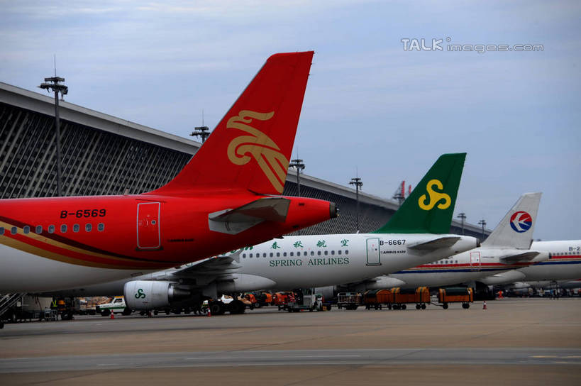 无人,机场,横图,室外,白天,仰视,度假,美景,城市风光,城市,飞机,飞机场,上海,中国,亚洲,阴影,光线,影子,景观,云,云朵,交通,云彩,娱乐,航空,浦东,浦东国际机场,浦东机场,蓝色,白云,蓝天,天空,阳光,停机坪,交通工具,天,享受,休闲,景色,放松,运输,晴朗,申,客机,载具,浦东新区,东亚,上海市,中华人民共和国,沪,华东地区,航空站,空港,晴空,彩图,低角度拍摄,上海浦东国际机场,shzxz1