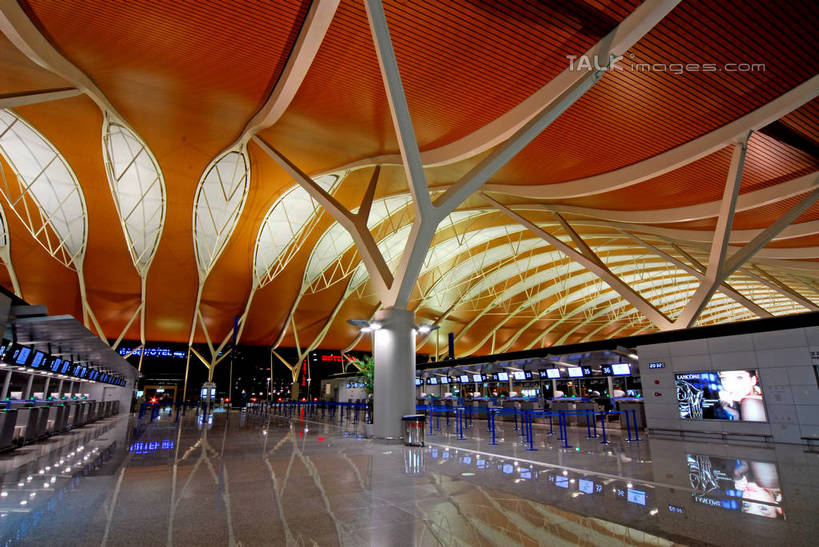 无人,机场,横图,室内,白天,正面,度假,美景,城市风光,城市,飞机场,上海,中国,亚洲,阴影,反射,影子,窗口,景观,娱乐,浦东,浦东国际机场,浦东机场,享受,休闲,景色,放松,售票,申,浦东新区,东亚,上海市,中华人民共和国,沪,华东地区,售票窗,售票窗口,航空站,空港,彩图,上海浦东国际机场,shzxz1