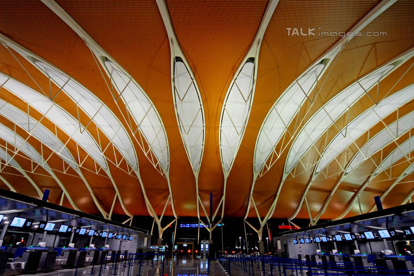 无人,机场,横图,室内,白天,正面,度假,美景,城市风光,城市,飞机场,上海,中国,亚洲,阴影,反射,影子,窗口,景观,娱乐,浦东,浦东国际机场,浦东机场,享受,休闲,景色,放松,售票,申,浦东新区,东亚,上海市,中华人民共和国,沪,华东地区,售票窗,售票窗口,航空站,空港,彩图,上海浦东国际机场,shzxz1