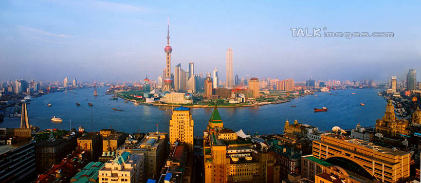 无人,家,高楼大厦,横图,全景,俯视,航拍,室外,白天,度假,河流,美景,水,天际线,植物,城市风光,标志建筑,城市,大厦,地标,建筑,摩天大楼,上海,中国,亚洲,阴影,光线,影子,房屋,屋子,河水,景观,水流,云,云朵,公寓,云彩,娱乐,建设,东方明珠,黄浦江,金茂大厦,浦东,洋房,楼房,住宅,树,树木,蓝色,绿色,白云,蓝天,天空,阳光,自然,外滩,天,享受,休闲,景色,放松,环球金融中心,生长,晴朗,成长,申,鸟瞰,电视塔,柏悦酒店,国际贸易金融中心,合生国际大厦,花旗集团大厦,金融中心,陆家嘴,陆家嘴金融中心,浦东新区,上海环球金融中心,香格里拉酒店,震旦国际大楼,东亚,东方明珠电视塔,滨江大道,上海国际会议中心,上海国际新闻中心,上海市,中华人民共和国,沪,华东地区,晴空,彩图,高角度拍摄,房子,大楼,高层建筑,高楼,摩天楼,黄埔滩,上海外滩,外黄埔滩,春申江,shzxz1