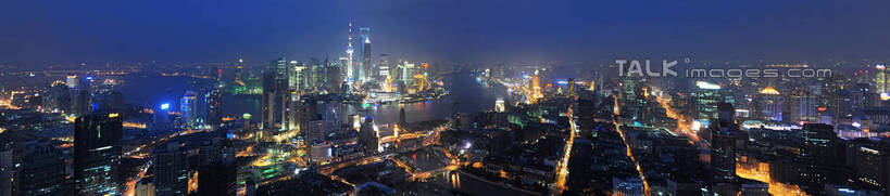 无人,高楼大厦,横图,全景,俯视,航拍,彩色,室外,夜晚,长时间曝光,度假,河流,美景,水,天际线,城市风光,标志建筑,城市,大厦,地标,建筑,摩天大楼,霓虹灯,夜景,上海,中国,亚洲,阴影,朦胧,模糊,光线,影子,河水,景观,水流,灯光,七彩,娱乐,光源,建设,东方明珠,黄浦江,金茂大厦,浦东,霓虹,灯,外滩,享受,休闲,景色,放松,环球金融中心,申,照明设备,鸟瞰,电视塔,曝光,柏悦酒店,国际贸易金融中心,合生国际大厦,花旗集团大厦,金融中心,陆家嘴,陆家嘴金融中心,浦东新区,上海环球金融中心,香格里拉酒店,震旦国际大楼,东亚,东方明珠电视塔,滨江大道,上海国际会议中心,上海国际新闻中心,上海市,中华人民共和国,沪,华东地区,氖灯,彩图,高角度拍摄,大楼,高层建筑,高楼,摩天楼,黄埔滩,上海外滩,外黄埔滩,春申江,shzxz1