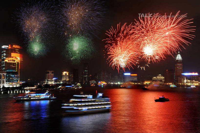 无人,高楼大厦,横图,彩色,室外,夜晚,正面,长时间曝光,度假,河流,美景,水,城市风光,标志建筑,城市,大厦,地标,建筑,摩天大楼,霓虹灯,烟火,夜景,船,上海,中国,亚洲,阴影,波纹,朦胧,模糊,光线,影子,河水,景观,水流,灯光,七彩,涟漪,辉煌,娱乐,光源,建设,浦东,霓虹,游轮,游船,灯,倒影,水纹,焰火,交通工具,邮轮,波浪,享受,休闲,灿烂,景色,放松,璀璨,申,倒映,照明设备,载具,礼花,光辉,曝光,黄浦区,金融中心,陆家嘴,陆家嘴金融贸易区,浦东新区,震旦国际大楼,东亚,上海市,光明大厦,中华人民共和国,沪,华东地区,水晕,氖灯,花炮,礼花炮,绚烂,旅游船,光耀,反照,烟花,彩图,大楼,高层建筑,高楼,摩天楼,金陵东路,shzxz1