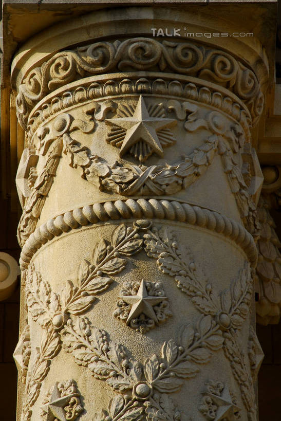 无人,博物馆,竖图,室外,白天,正面,旅游,度假,标志建筑,地标,建筑,雕塑,上海,中国,亚洲,研究,艺术,装饰,雕刻,雕像,柱子,教育,娱乐,建设,浦东,工艺品,享受,休闲,旅游胜地,放松,纪念,展览,美术,申,欣赏,主题,陈列,浦东新区,东亚,上海市,中华人民共和国,沪,华东地区,功能,美学,上海浦东展览馆,典藏,图腾柱,彩图,shzxz1