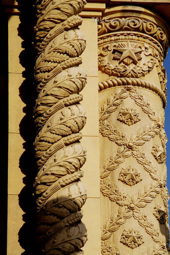 无人,博物馆,竖图,室外,白天,正面,旅游,度假,标志建筑,地标,建筑,雕塑,上海,中国,亚洲,研究,艺术,装饰,雕刻,雕像,柱子,教育,娱乐,建设,浦东,工艺品,享受,休闲,旅游胜地,放松,纪念,展览,美术,申,欣赏,主题,陈列,浦东新区,东亚,上海市,中华人民共和国,沪,华东地区,功能,美学,上海浦东展览馆,典藏,图腾柱,彩图,shzxz1