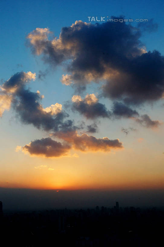 无人,竖图,室外,白天,仰视,美景,日落,阴影,光线,影子,景观,晚霞,霞光,落日,阳光,自然,黄昏,景色,彩霞,自然风光,夕照,薄暮,夕阳,彩图,低角度拍摄,傍晚,斜阳,shzxz1