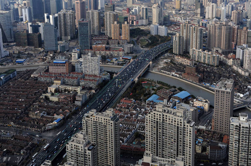 无人,家,高楼大厦,横图,全景,俯视,航拍,室外,白天,度假,河流,美景,水,天际线,植物,城市风光,标志建筑,城市,大厦,道路,地标,建筑,路,摩天大楼,公路,汽车,上海,中国,亚洲,阴影,曲折,弯曲,光线,影子,房屋,屋子,河水,景观,水流,公寓,交通,娱乐,建设,洋房,楼房,住宅,车,树,树木,绿色,阳光,自然,交通工具,轿车,享受,休闲,景色,放松,蜿蜒,生长,成长,申,鸟瞰,载具,苏州河,吴淞江,东亚,上海市,中华人民共和国,沪,华东地区,马路,彩图,高角度拍摄,房子,大楼,高层建筑,高楼,摩天楼,shzxz1