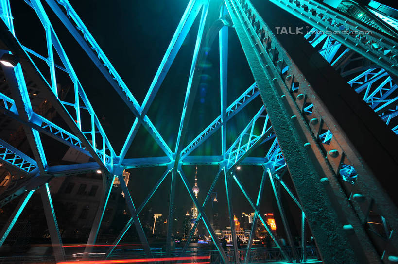 无人,高楼大厦,横图,彩色,室外,夜晚,正面,长时间曝光,度假,美景,城市风光,标志建筑,城市,大厦,地标,建筑,摩天大楼,霓虹灯,夜景,上海,中国,亚洲,阴影,朦胧,模糊,光线,影子,景观,灯光,七彩,娱乐,光源,建设,霓虹,灯,蓝色,外滩,享受,休闲,景色,放松,申,照明设备,曝光,浦西,苏州河,外白渡桥,东亚,上海市,中华人民共和国,沪,华东地区,氖灯,彩图,大楼,高层建筑,高楼,摩天楼,花园桥,威尔斯桥,shzxz1