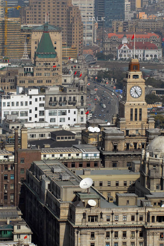 无人,公园,家,高楼大厦,竖图,俯视,航拍,室外,白天,度假,美景,植物,城市风光,标志建筑,城市,大厦,道路,地标,建筑,路,摩天大楼,公路,上海,中国,亚洲,时间,时钟,房屋,屋子,景观,公寓,交通,计时,娱乐,建设,黄浦江,洋房,楼房,住宅,树,树木,绿色,自然,钟表,外滩,享受,休闲,表,景色,放松,生长,成长,申,鸟瞰,黄浦区,东亚,人民英雄纪念塔,浦东发展银行大楼,上海海关大楼,海关大楼,中山东一路,上海市,中华人民共和国,沪,华东地区,塔钟,黄浦公园,钟,马路,彩图,高角度拍摄,房子,大楼,高层建筑,高楼,摩天楼,纪念塔,上海市人民英雄纪念塔,黄埔滩,上海外滩,外黄埔滩,shzxz1