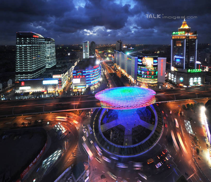 无人,高楼大厦,商店,横图,全景,俯视,航拍,彩色,室外,夜晚,长时间曝光,购物,度假,消费,美景,天际线,植物,城市风光,标志建筑,超市,城市,大厦,道路,地标,建筑,路,摩天大楼,霓虹灯,商场,夜景,公路,汽车,上海,中国,亚洲,阴影,朦胧,模糊,光线,影子,景观,灯光,分界线,七彩,停车线,交通,娱乐,光源,建设,霓虹,车,灯,树,树木,绿色,自然,交通工具,轿车,享受,休闲,景色,放松,金融,百货,生长,成长,车行道,车行道分界线,申,照明设备,鸟瞰,载具,标线,曝光,选购,贸易,百货公司,杨浦区,东亚,车行线,上海市,五角场,中华人民共和国,沪,华东地区,氖灯,血拼,马路,彩图,高角度拍摄,大楼,高层建筑,高楼,购物商场,购物中心,摩天楼,商业中心,shzxz1