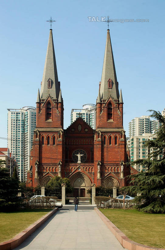 无人,高楼大厦,教堂,竖图,室外,白天,正面,度假,草地,草坪,美景,植物,城市风光,标志建筑,城市,大厦,地标,建筑,摩天大楼,上海,中国,亚洲,阴影,节日,光线,影子,景观,文化,娱乐,建设,草,树,树木,蓝色,绿色,蓝天,天空,阳光,自然,天,祈祷,享受,休闲,健康,景色,放松,许愿,宗教,信仰,生长,晴朗,成长,纪念,祈求,申,基督教,天主教,信念,东亚,徐家汇天主堂,徐汇区,上海市,万里无云,中华人民共和国,沪,华东地区,平安,晴空,晴空万里,彩图,大教堂,大楼,高层建筑,高楼,礼拜堂,摩天楼,圣依纳爵堂,圣依纳爵主教座堂,徐家汇大教堂,shzxz1