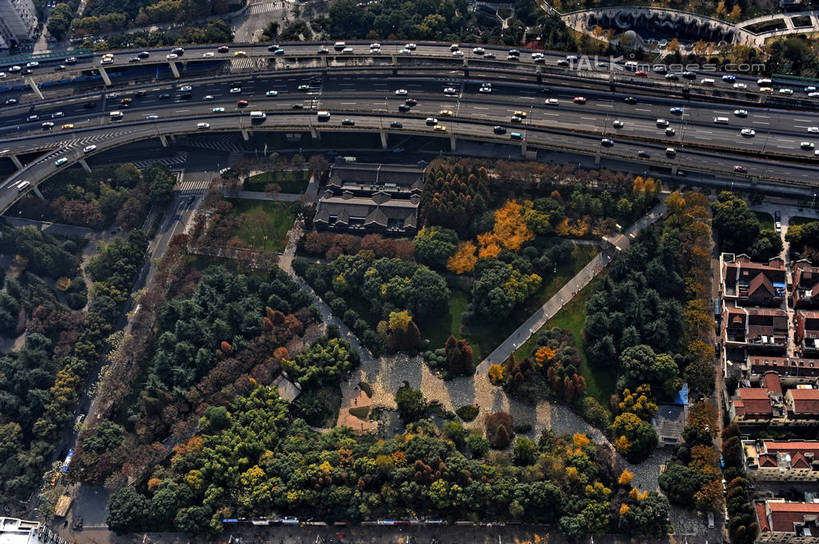 无人,家,高楼大厦,横图,全景,俯视,航拍,室外,白天,度假,草地,草坪,美景,天际线,植物,城市风光,城市,大桥,大厦,道路,建筑,路,摩天大楼,桥梁,公路,汽车,上海,中国,亚洲,阴影,光线,影子,房屋,屋子,景观,高架,公寓,桥,交通,娱乐,建设,洋房,楼房,住宅,车,草,树,树木,绿色,阳光,自然,交通工具,轿车,外滩,享受,休闲,景色,放松,生长,成长,虹桥机场,申,鸟瞰,载具,高架桥,黄浦区,卢湾区,延中绿地,东亚,静安区,延安中路,长宁区,上海市,高架道路,跨线桥,中华人民共和国,沪,华东地区,虹桥路,上海虹桥国际机场,马路,彩图,高角度拍摄,房子,大楼,高层建筑,高楼,摩天楼,上海延安高架路,shzxz1