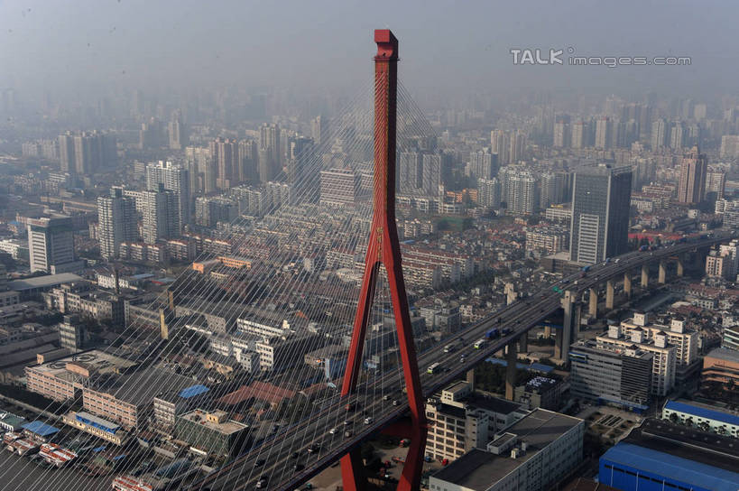 无人,家,高楼大厦,横图,全景,俯视,航拍,室外,白天,度假,河流,美景,水,天际线,植物,城市风光,标志建筑,城市,大桥,大厦,道路,地标,建筑,路,摩天大楼,桥梁,公路,上海,中国,亚洲,阴影,光线,影子,房屋,屋子,河水,景观,水流,公寓,斜拉桥,桥,交通,娱乐,建设,洋房,楼房,住宅,树,树木,绿色,阳光,自然,享受,休闲,景色,放松,杨浦大桥,生长,成长,申,鸟瞰,杨浦区,东亚,上海市,中华人民共和国,沪,华东地区,斜张桥,马路,彩图,高角度拍摄,房子,大楼,高层建筑,高楼,摩天楼,宁国路,shzxz1