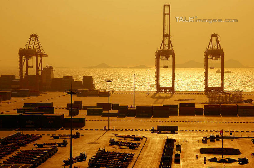 无人,码头,横图,室外,白天,正面,旅游,度假,技术,海浪,海洋,美景,日落,标志建筑,地标,港口,建筑,中国,亚洲,阴影,光线,影子,景观,浪花,晚霞,霞光,落日,集装箱,背光,娱乐,设备,货柜,建设,浙江,浙江省,施工,阳光,自然,海水,黄昏,箱子,享受,休闲,机械,起重机,旅游胜地,景色,彩霞,放松,运输,工程,自然风光,逆光,海景,东亚,物流,洋山港,洋山深水港,中华人民共和国,华东地区,浙,舟山,舟山市,夕照,薄暮,大海,风浪,海,海水的波动,近岸浪,涌浪,夕阳,彩图,傍晚,摆渡口,埠头,渡口,渡头,港湾,海港,货运码头,口岸,商港,深水港,斜阳,崎岖列岛,嵊泗县,洋山镇,shzxz1